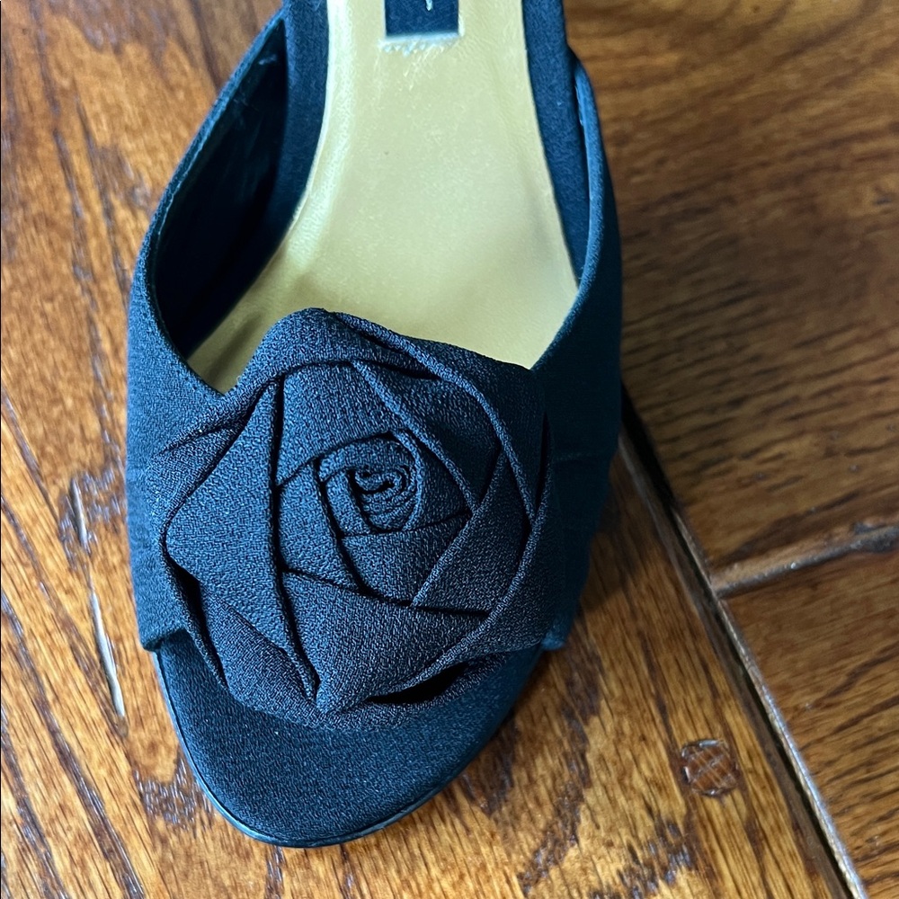 Beverly Feldman Black Heels with Floral Accent - Picture 2 of 5